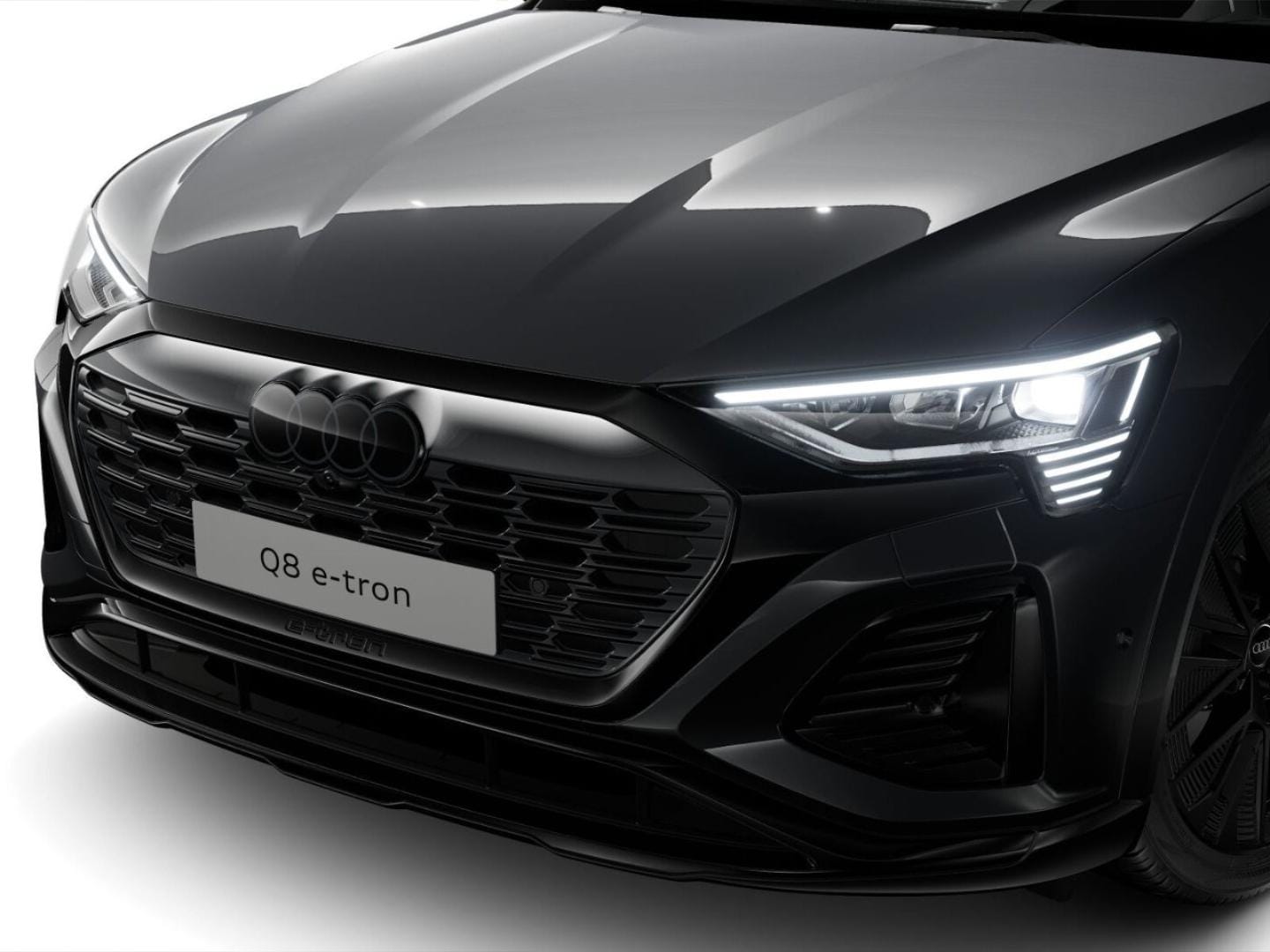 Bild über Audi Q8 e-tron S line 55 e-tron quattro - für weitere Informationen kontaktieren Sie den Audi Partner