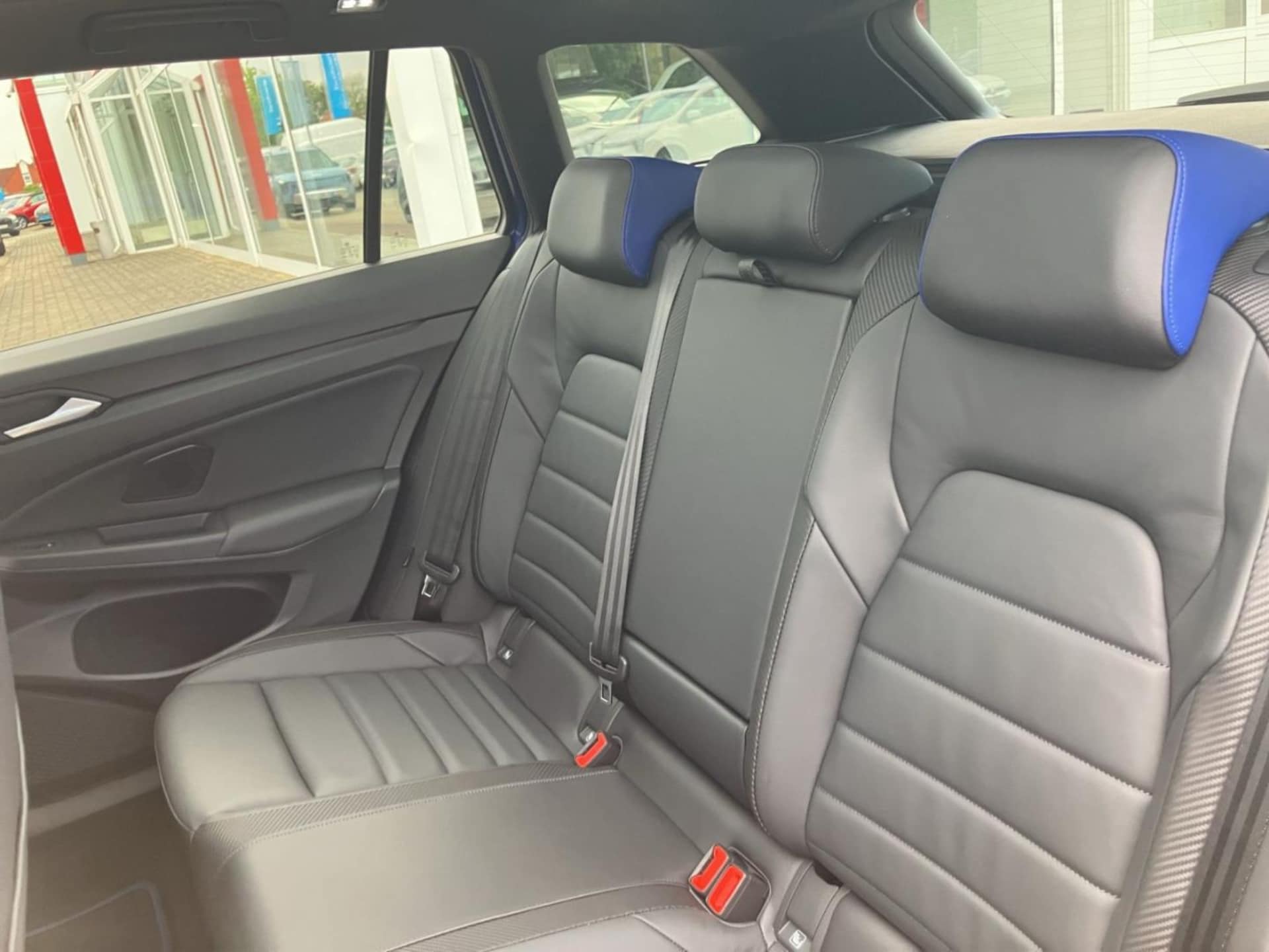 Volkswagen Golf Variant R