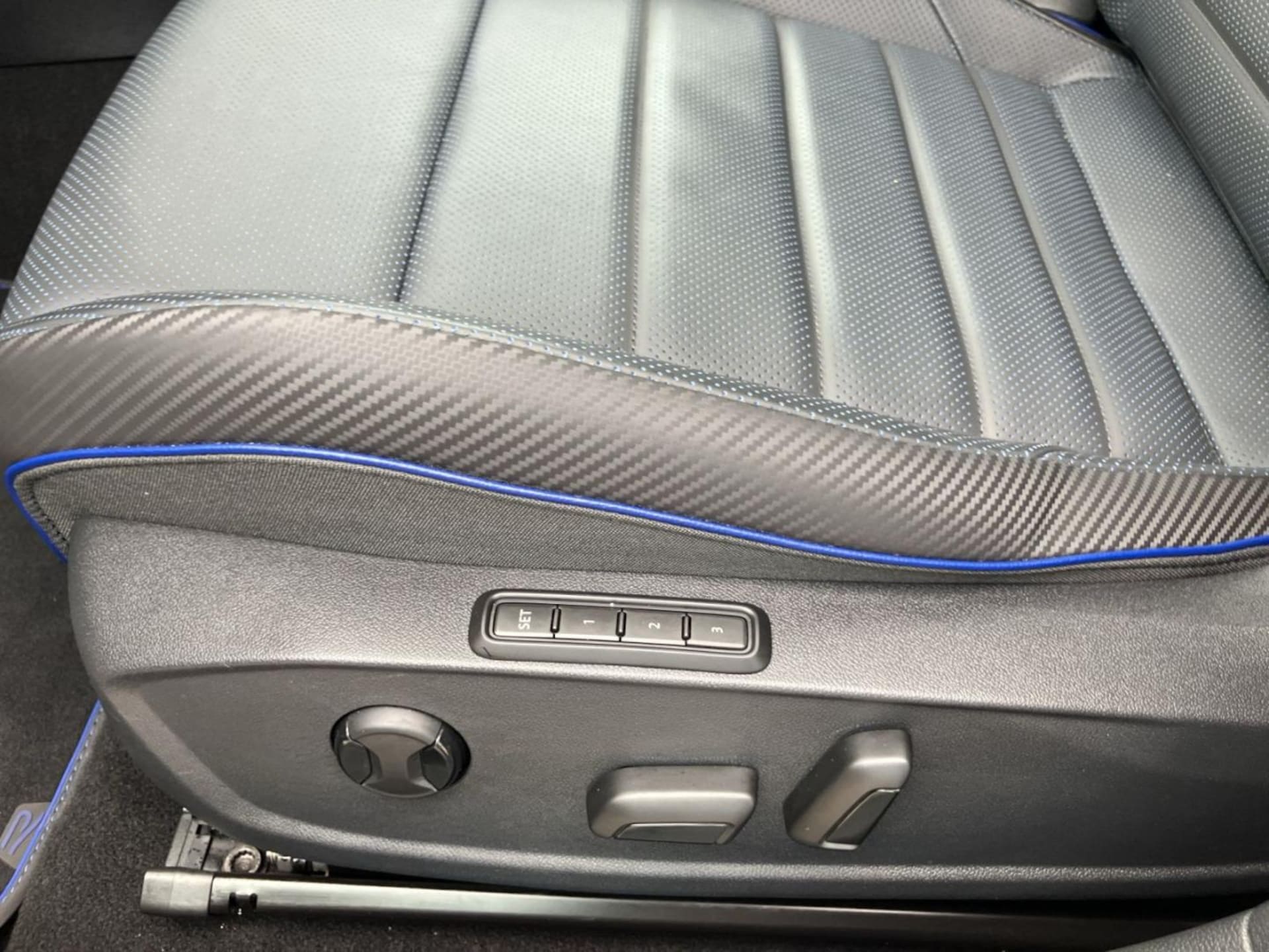 Volkswagen Golf Variant R
