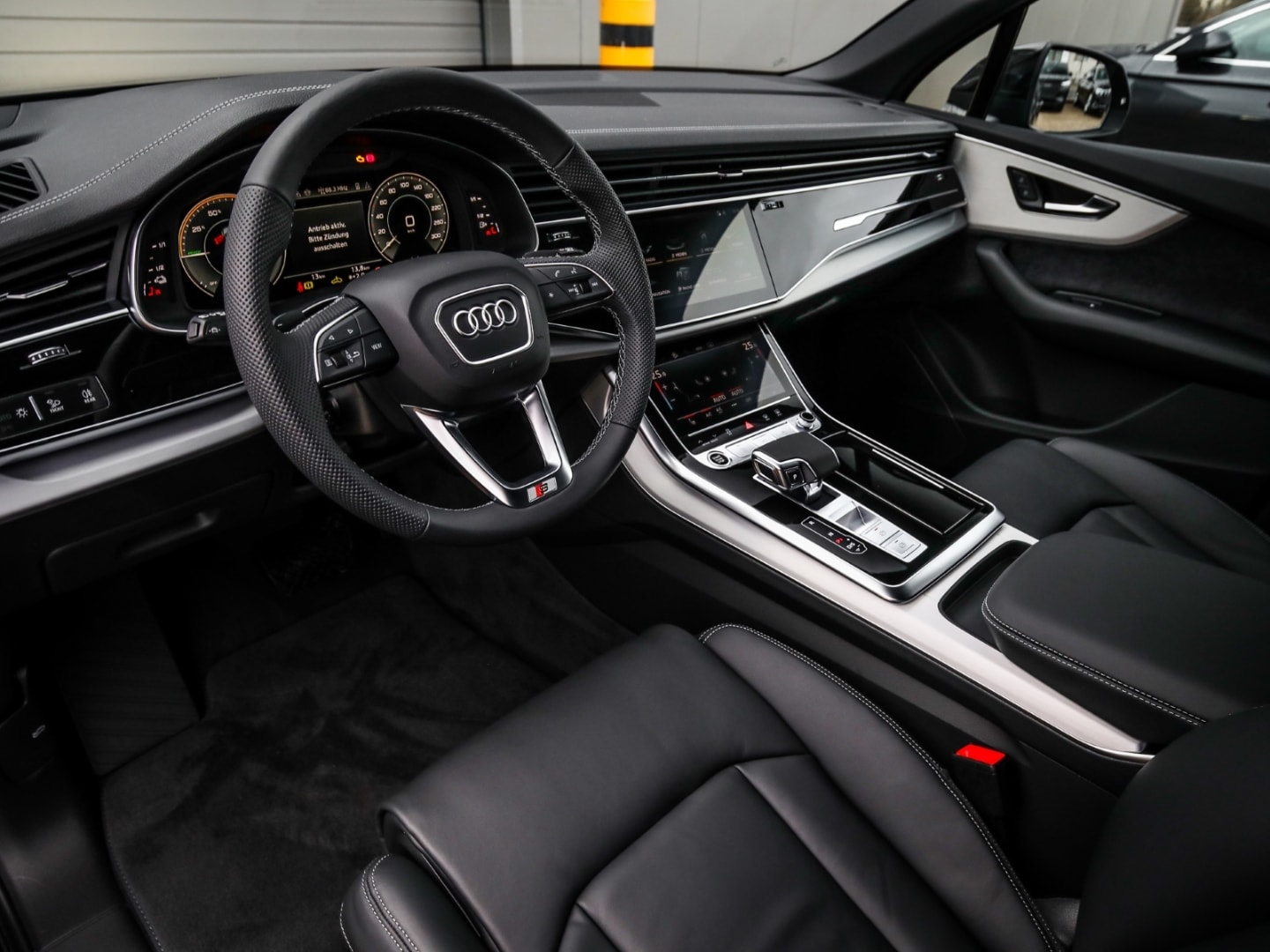 Bild über Audi Q7 SUV TFSI e S line business TFSI e quattro 290 kW tiptronic - für weitere Informationen kontaktieren Sie den Audi Partner