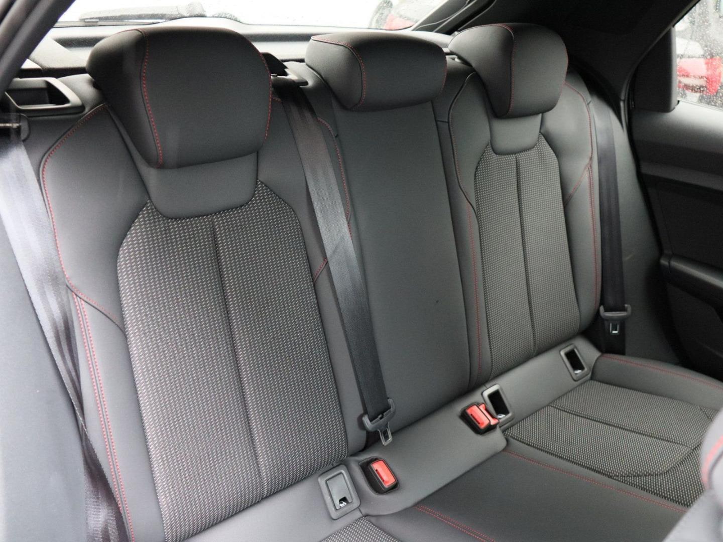 Bild über Audi A1 Sportback S line 35 TFSI S tronic - für weitere Informationen kontaktieren Sie den Audi Partner