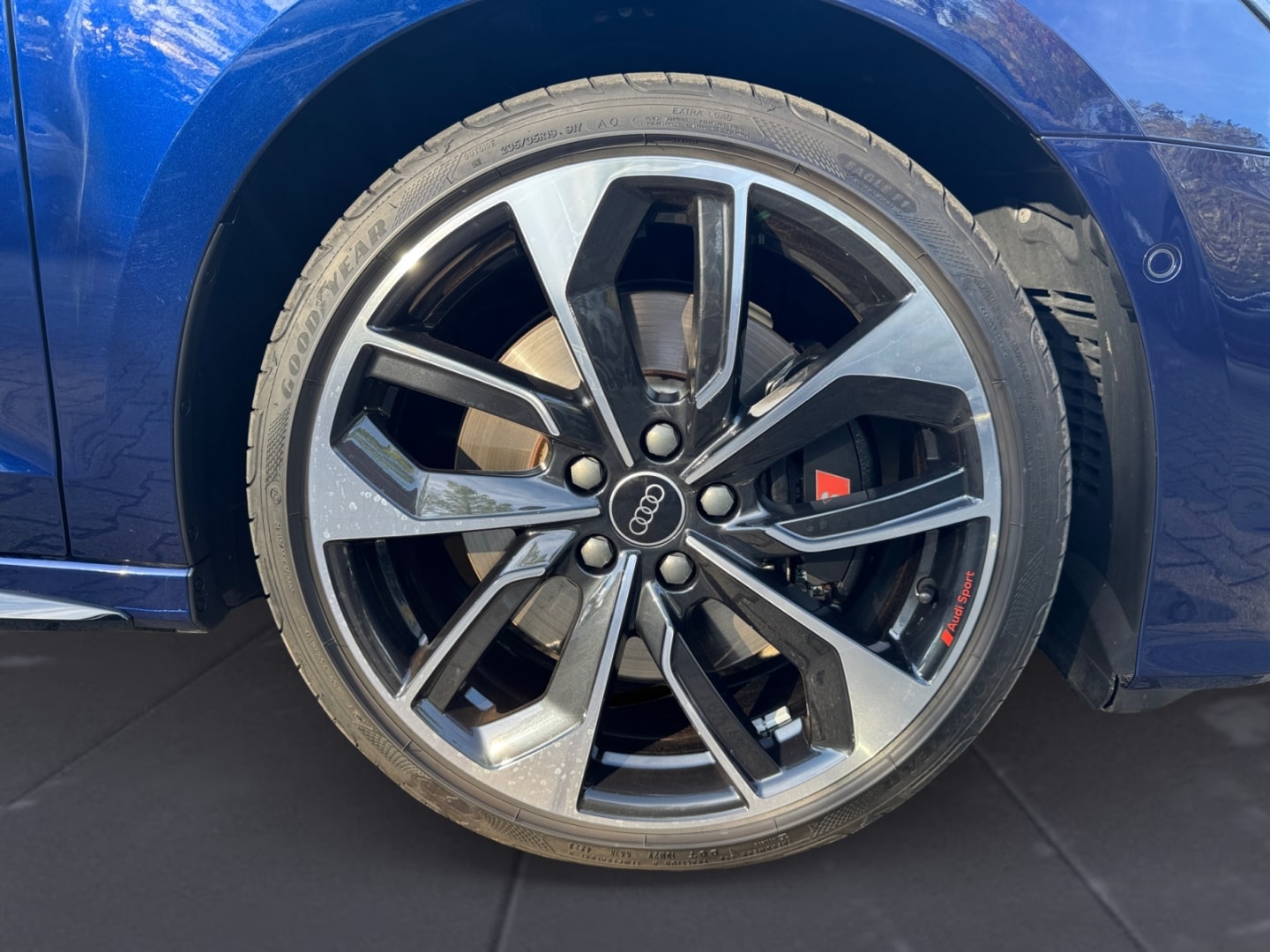 Bild über Audi S3 Sportback TFSI quattro S tronic - für weitere Informationen kontaktieren Sie den Audi Partner