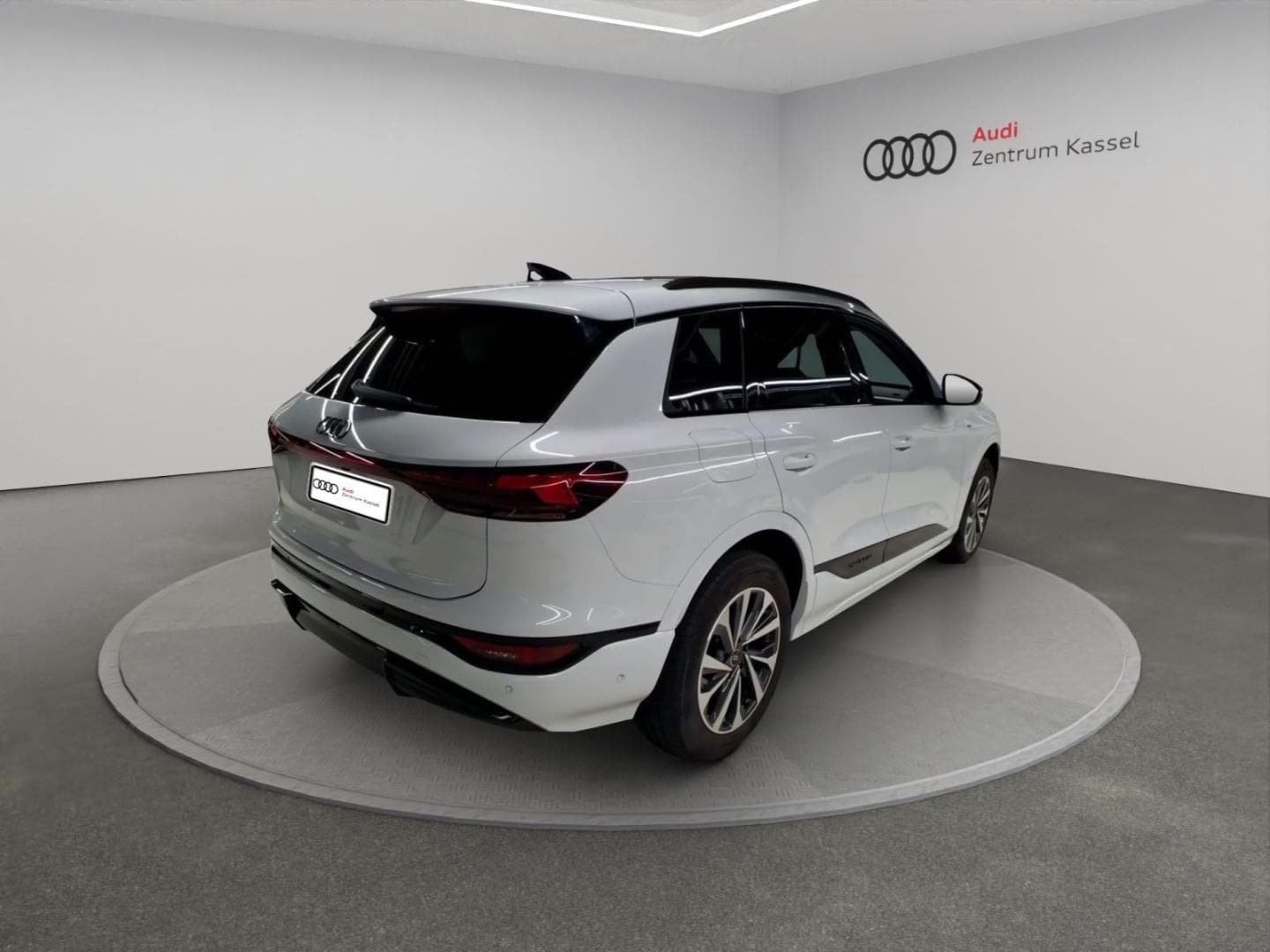 Bild über Audi Q6 SUV e-tron S line business e-tron performance 225 kW - für weitere Informationen kontaktieren Sie den Audi Partner