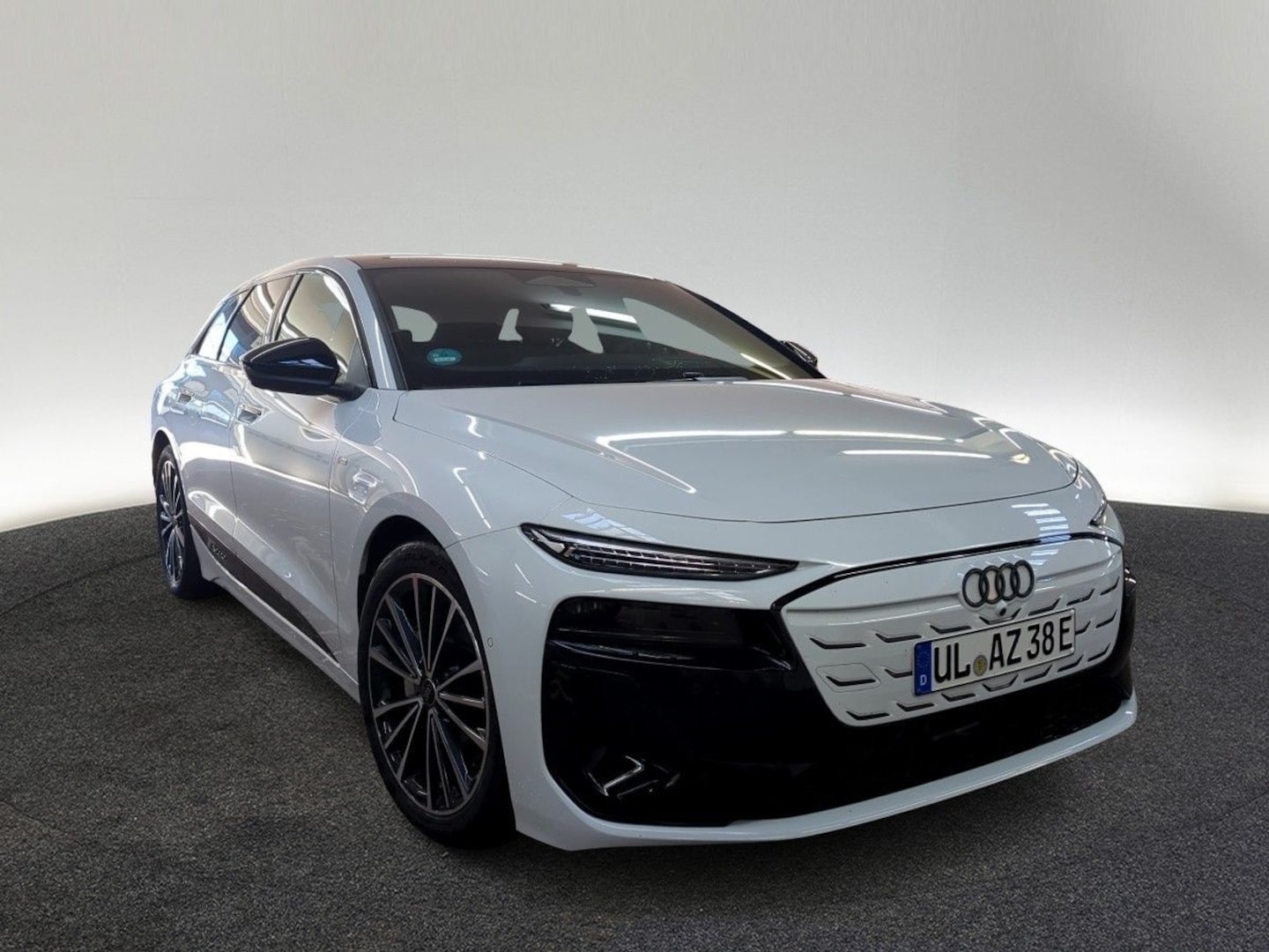 Bild über Audi A6 Avant e-tron e-tron quattro - für weitere Informationen kontaktieren Sie den Audi Partner