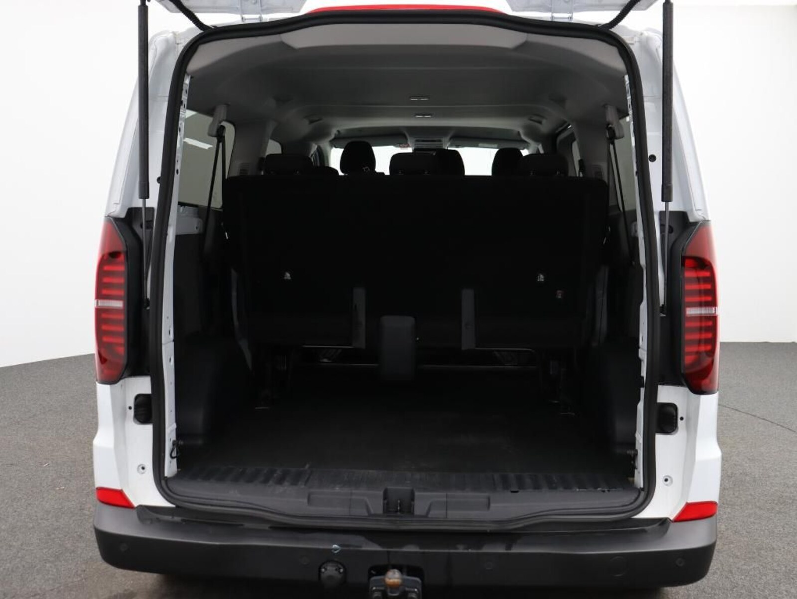 Volkswagen Transporter Kombi langer Radstand – Bild 9