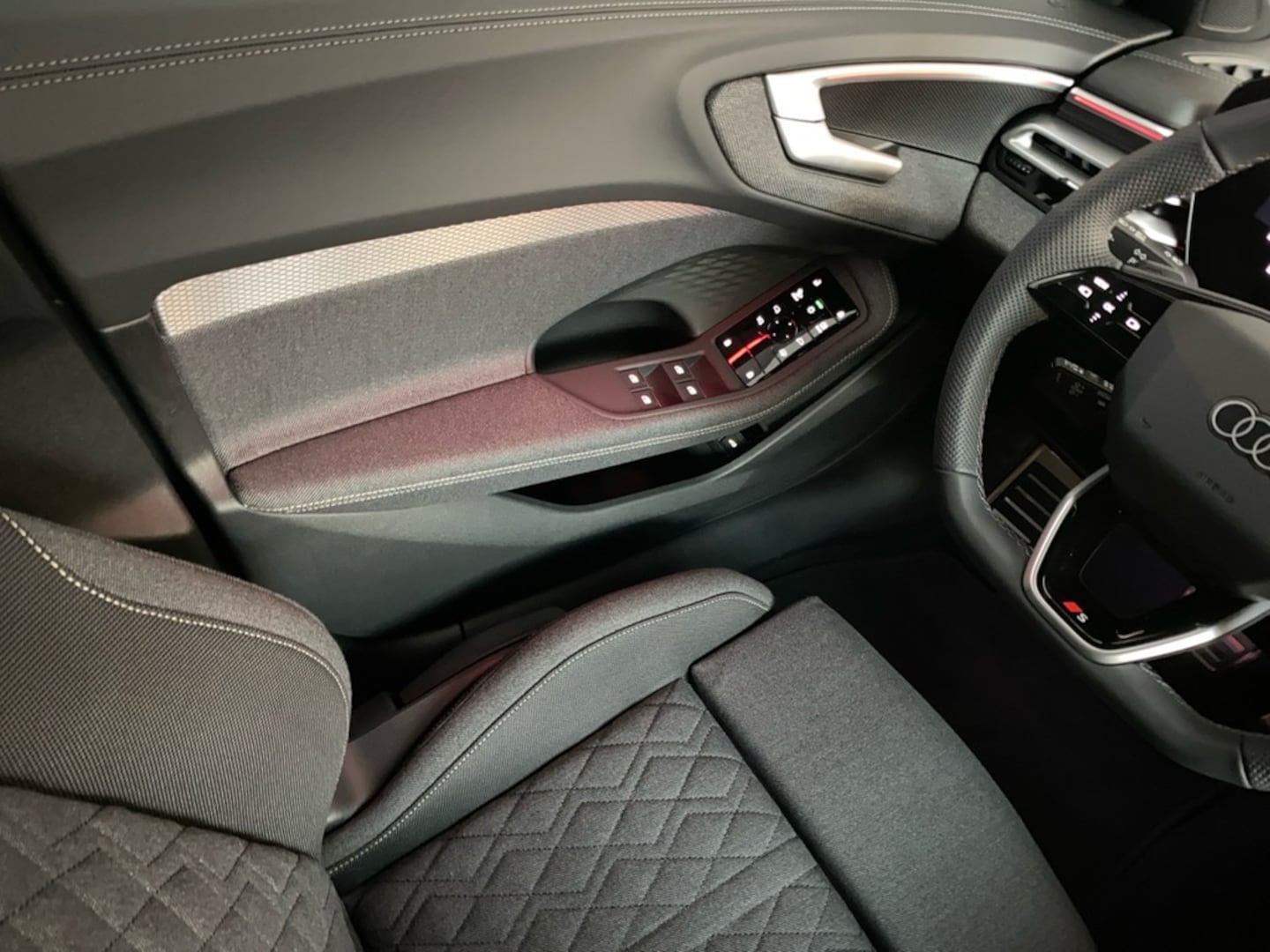 Bild über Audi A5 Avant e-hybrid e-hybrid quattro 220 kW S tronic - für weitere Informationen kontaktieren Sie den Audi Partner