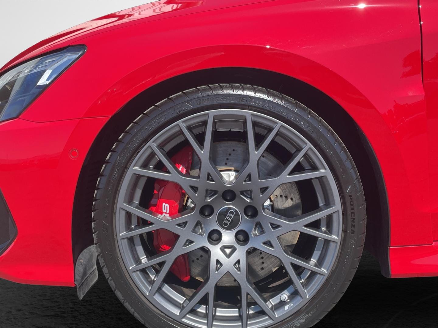 Bild über Audi RS 3 Limousine TFSI quattro S tronic - für weitere Informationen kontaktieren Sie den Audi Partner