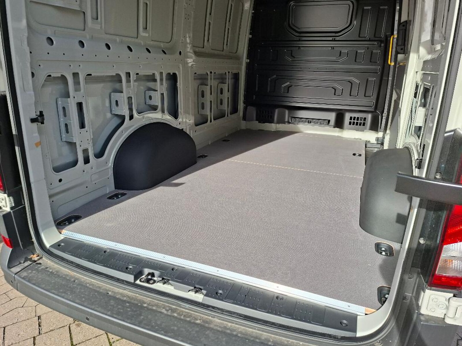 Volkswagen Crafter Kasten mittlerer Radstand – Bild 10