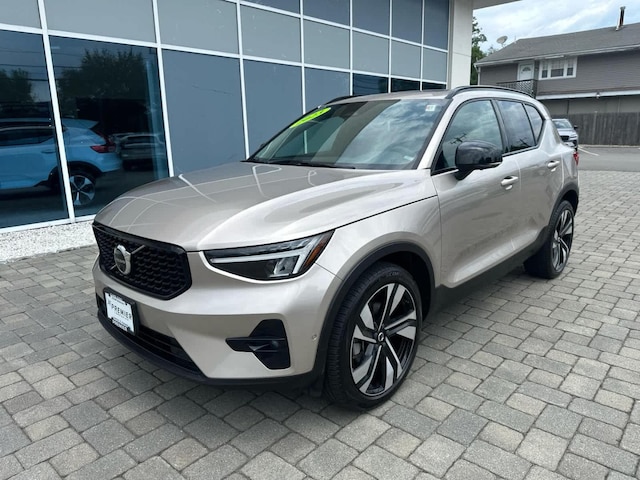 2023 Volvo XC40