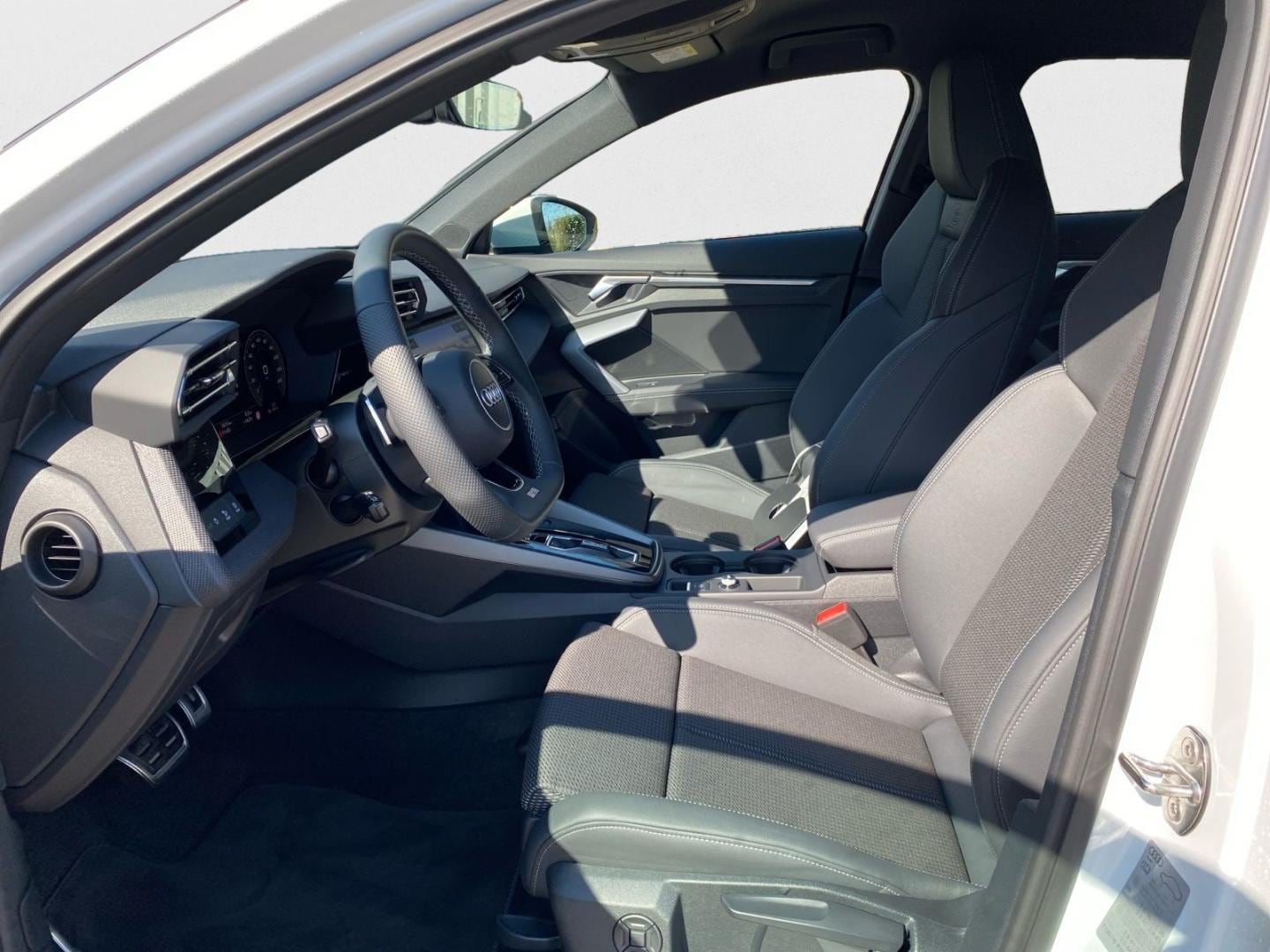 Bild über Audi A3 allstreet 35 TDI S tronic - für weitere Informationen kontaktieren Sie den Audi Partner