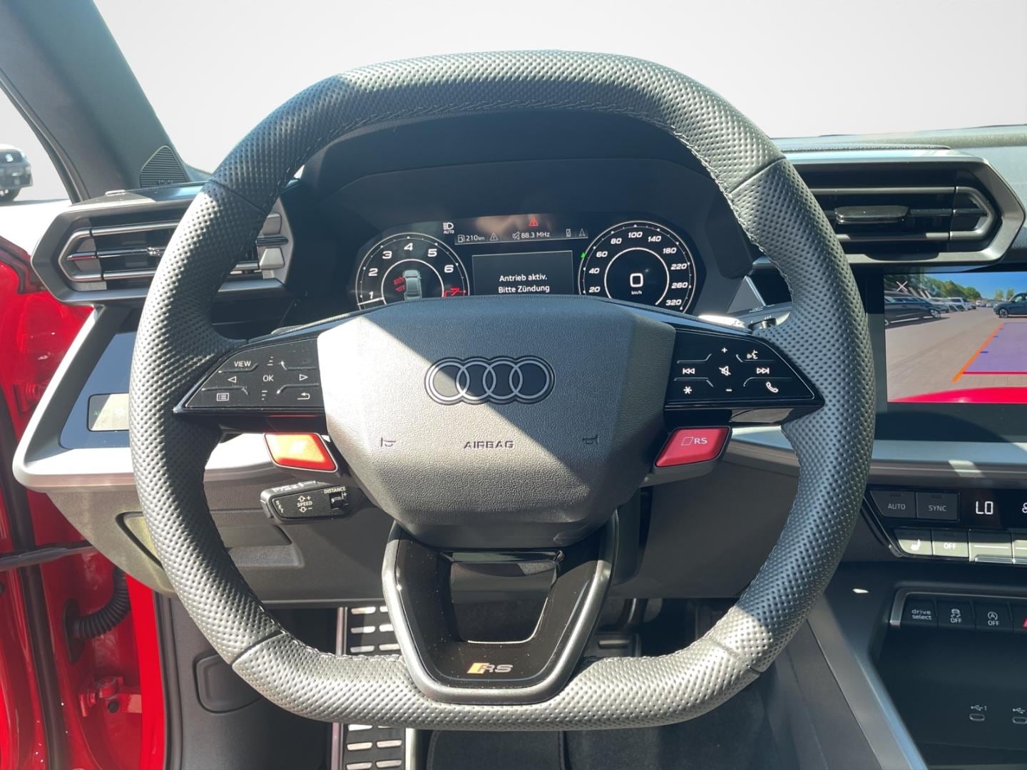 Bild über Audi RS 3 Limousine TFSI quattro S tronic - für weitere Informationen kontaktieren Sie den Audi Partner