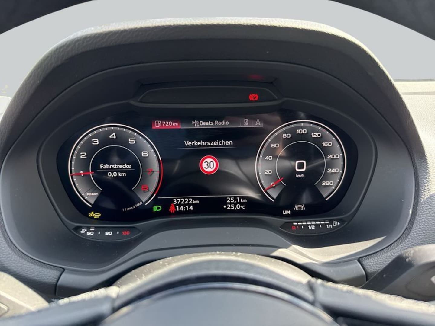 Bild über Audi Q2 S line 30 TFSI Schaltgetriebe - für weitere Informationen kontaktieren Sie den Audi Partner