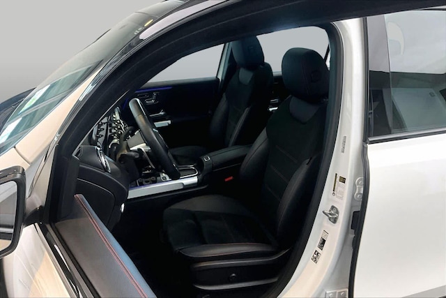 2026 Mercedes-Benz GLB AMG GLB 35 - Photo 8