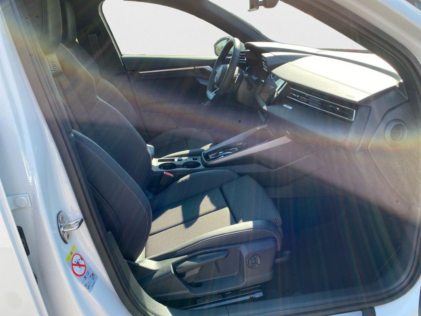 Bild über Audi A3 allstreet 35 TDI S tronic - für weitere Informationen kontaktieren Sie den Audi Partner