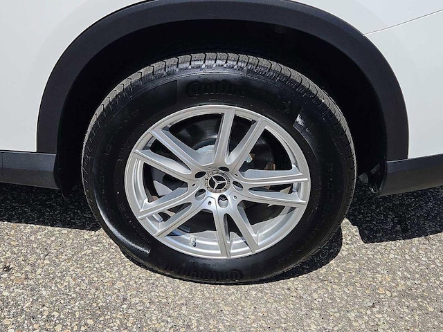 2025 Mercedes-Benz GLC 300