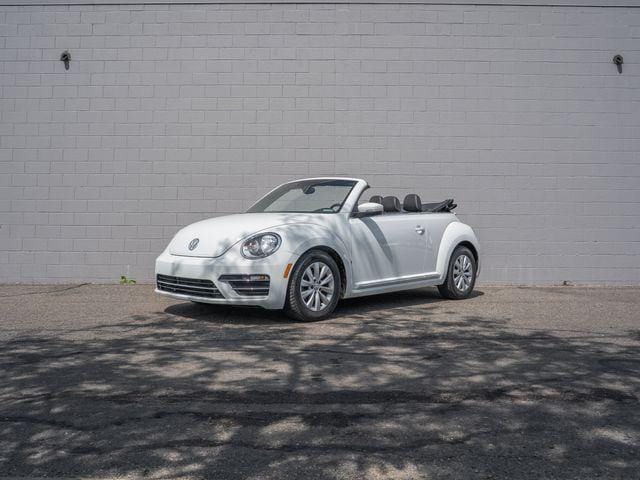 2019 Volkswagen Beetle 2.0T S Convertible Auto's photo