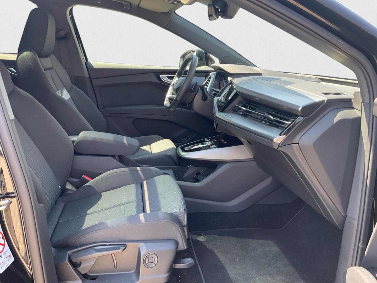 Bild über Audi Q4 e-tron 45 e-tron - für weitere Informationen kontaktieren Sie den Audi Partner
