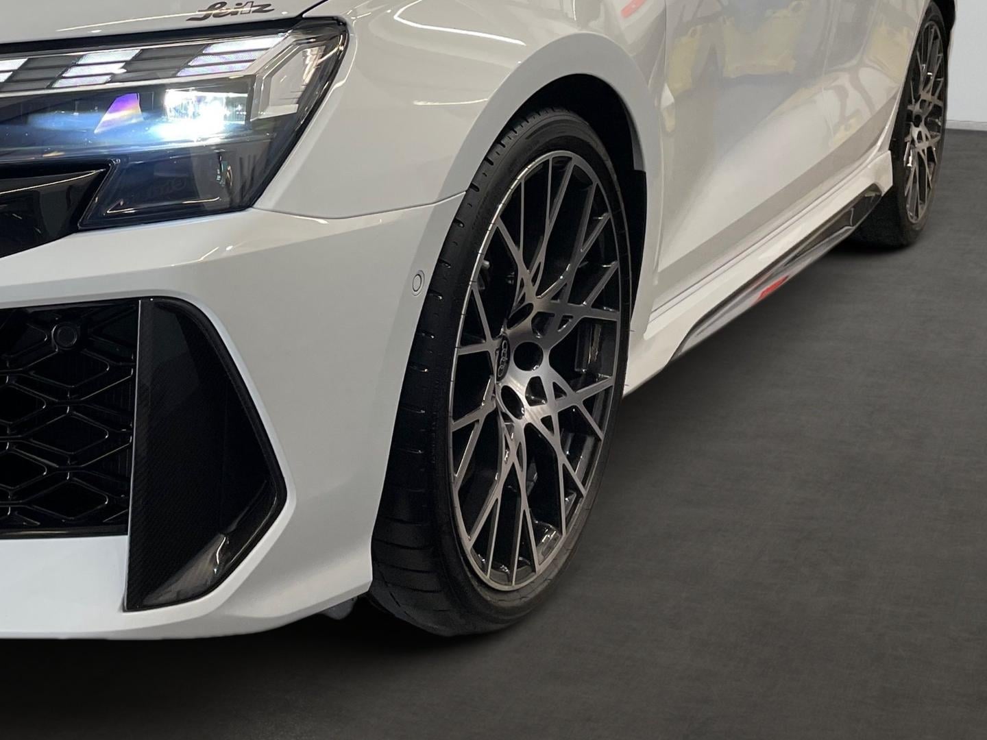 Bild über Audi RS 3 Limousine TFSI quattro S tronic - für weitere Informationen kontaktieren Sie den Audi Partner