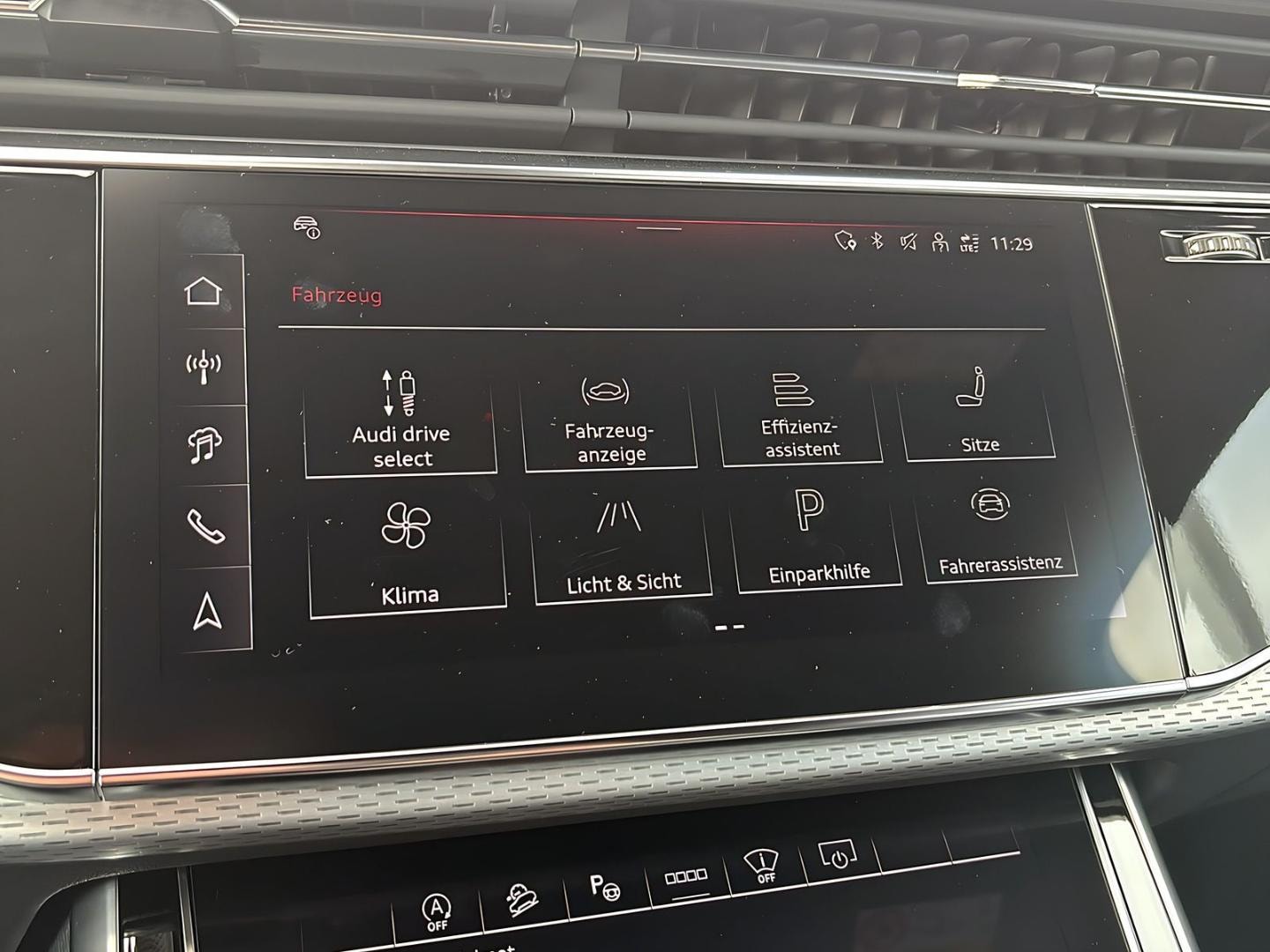 Bild über Audi SQ7 SUV TFSI quattro 373 kW tiptronic - für weitere Informationen kontaktieren Sie den Audi Partner