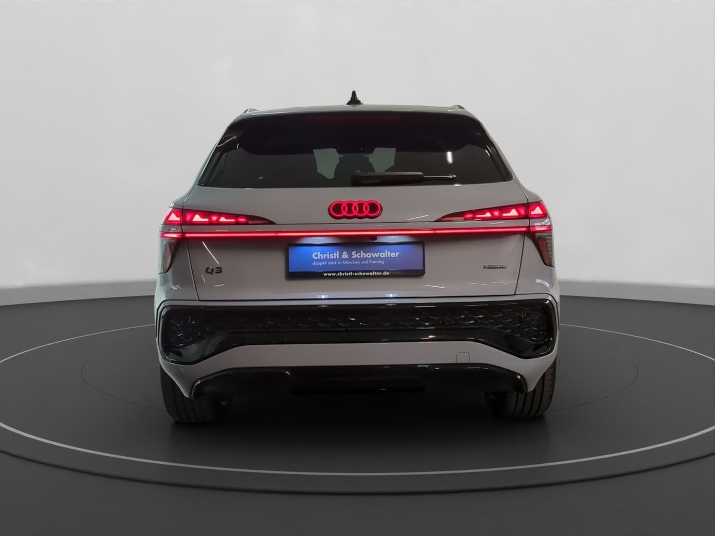 Bild über Audi Q3 SUV TFSI quattro 195 kW S tronic - für weitere Informationen kontaktieren Sie den Audi Partner