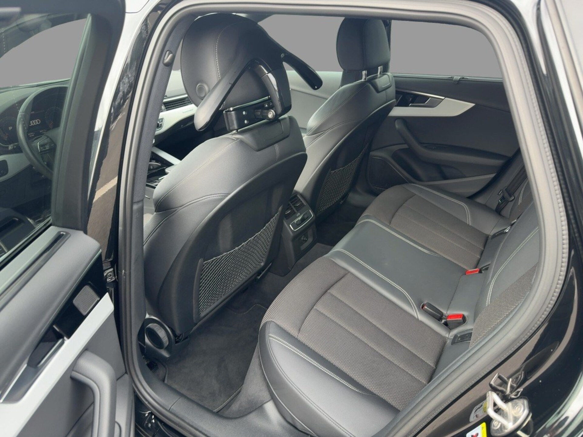 Audi A4 Avant S line