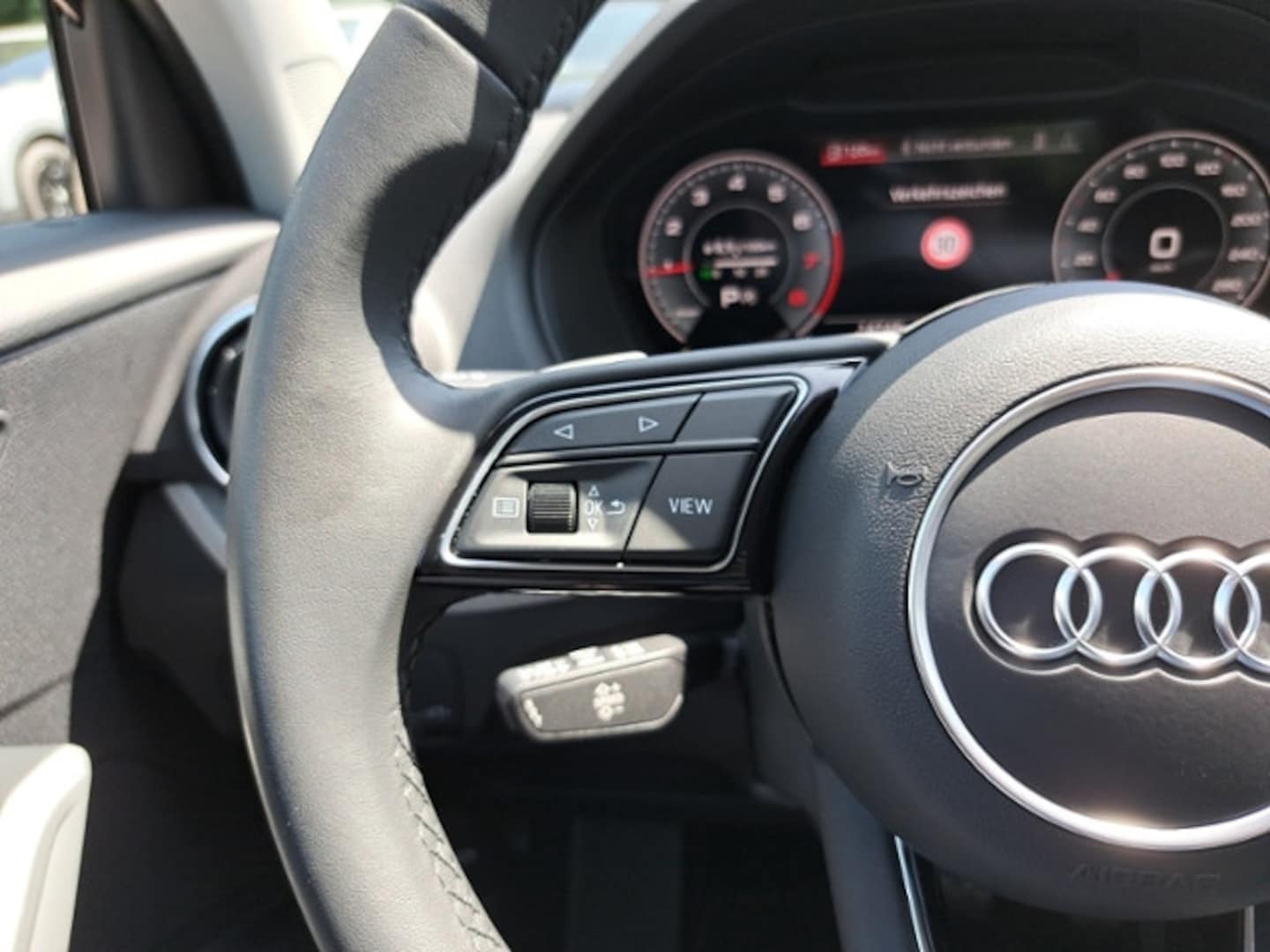 Bild über Audi Q2 advanced 35 TFSI S tronic - für weitere Informationen kontaktieren Sie den Audi Partner