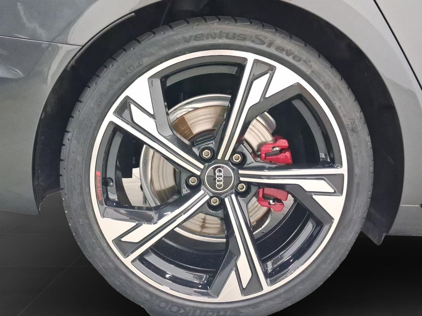 Bild über Audi A4 Avant S line 40 TFSI quattro S tronic - für weitere Informationen kontaktieren Sie den Audi Partner