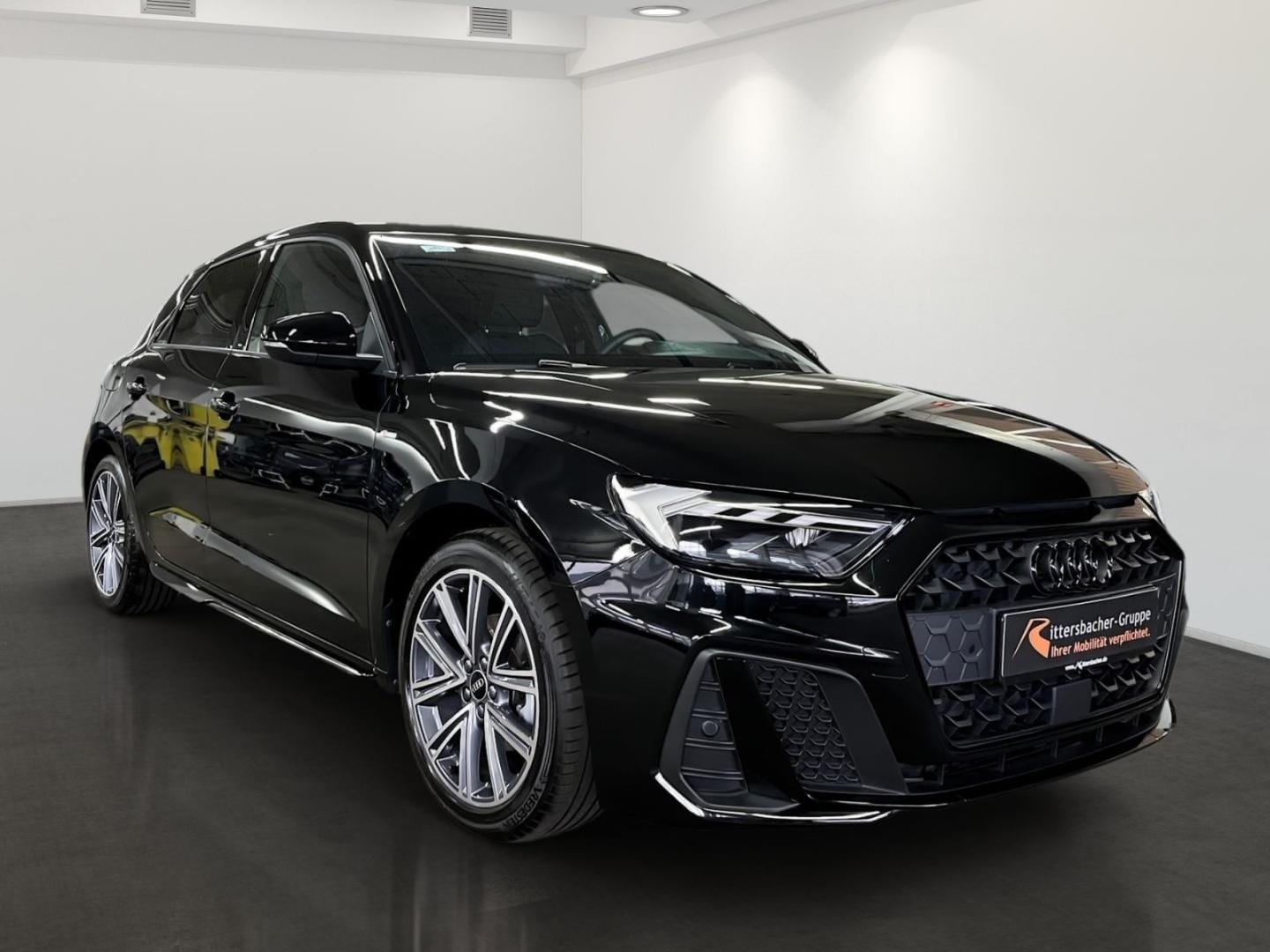 Bild über Audi A1 Sportback S line 30 TFSI S tronic - für weitere Informationen kontaktieren Sie den Audi Partner