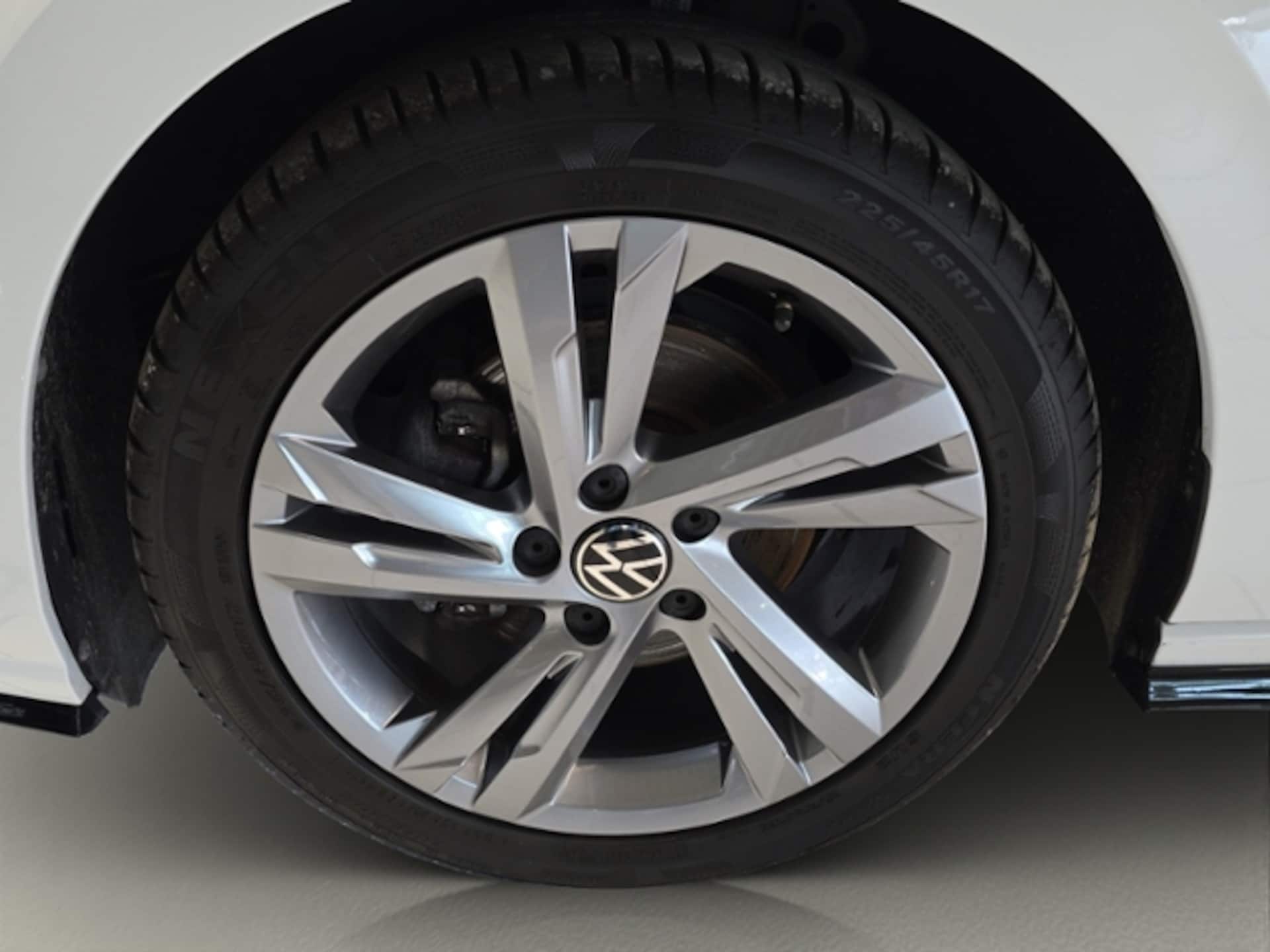 Volkswagen Golf R-Line