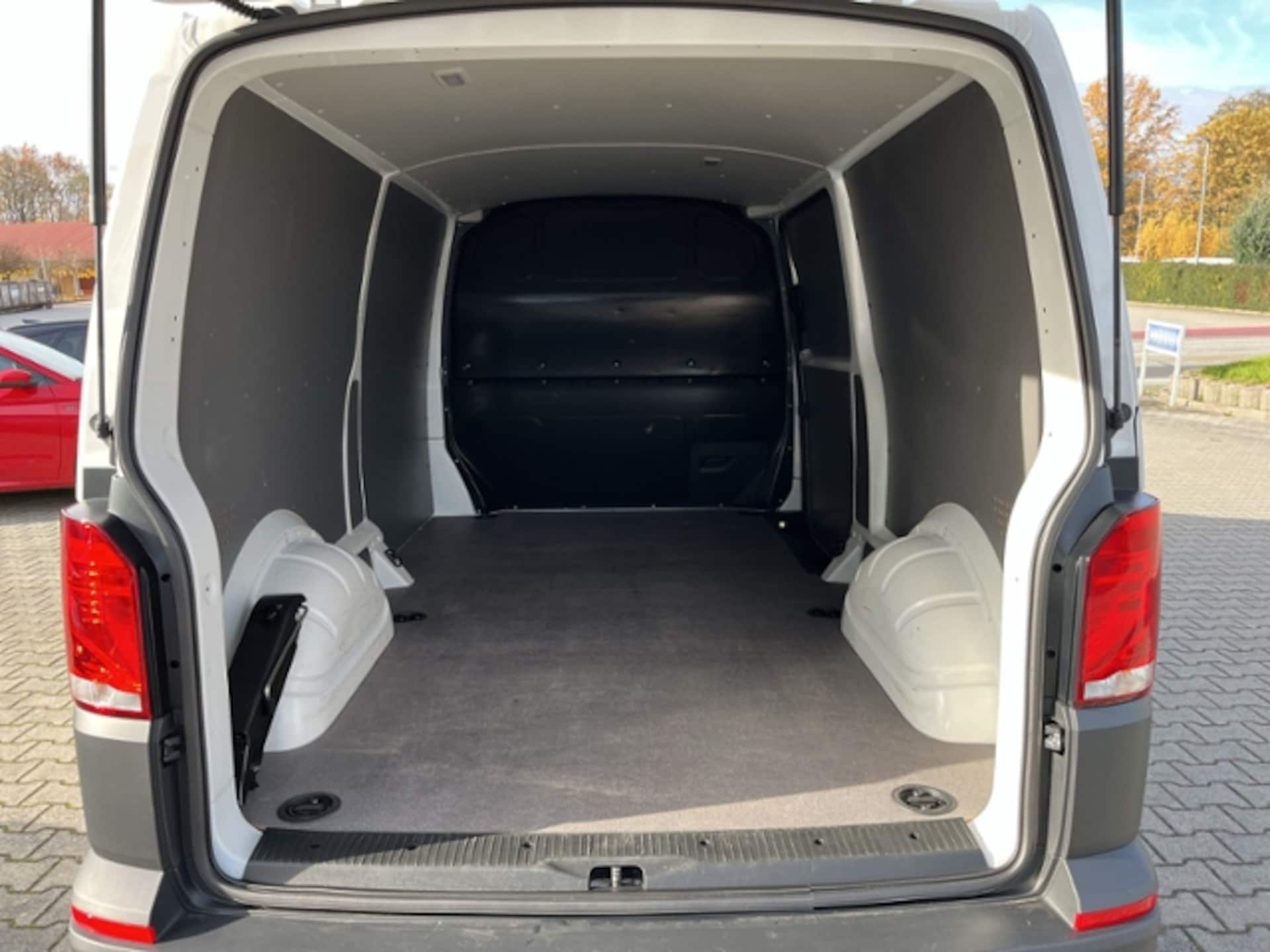 Volkswagen T6.1 Transporter Kasten langer Radstand