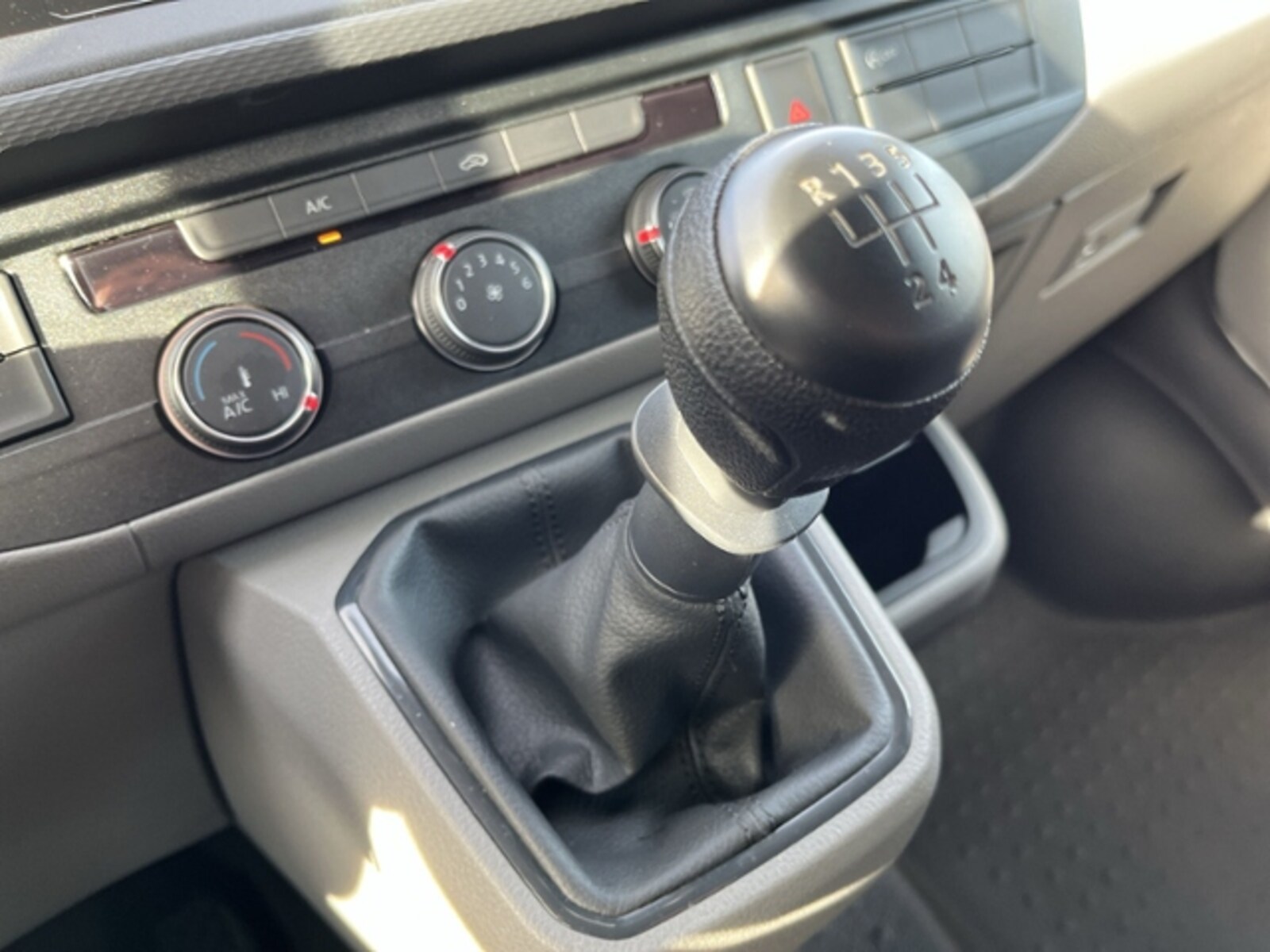 Volkswagen T6.1 Transporter Kasten langer Radstand – Bild 13