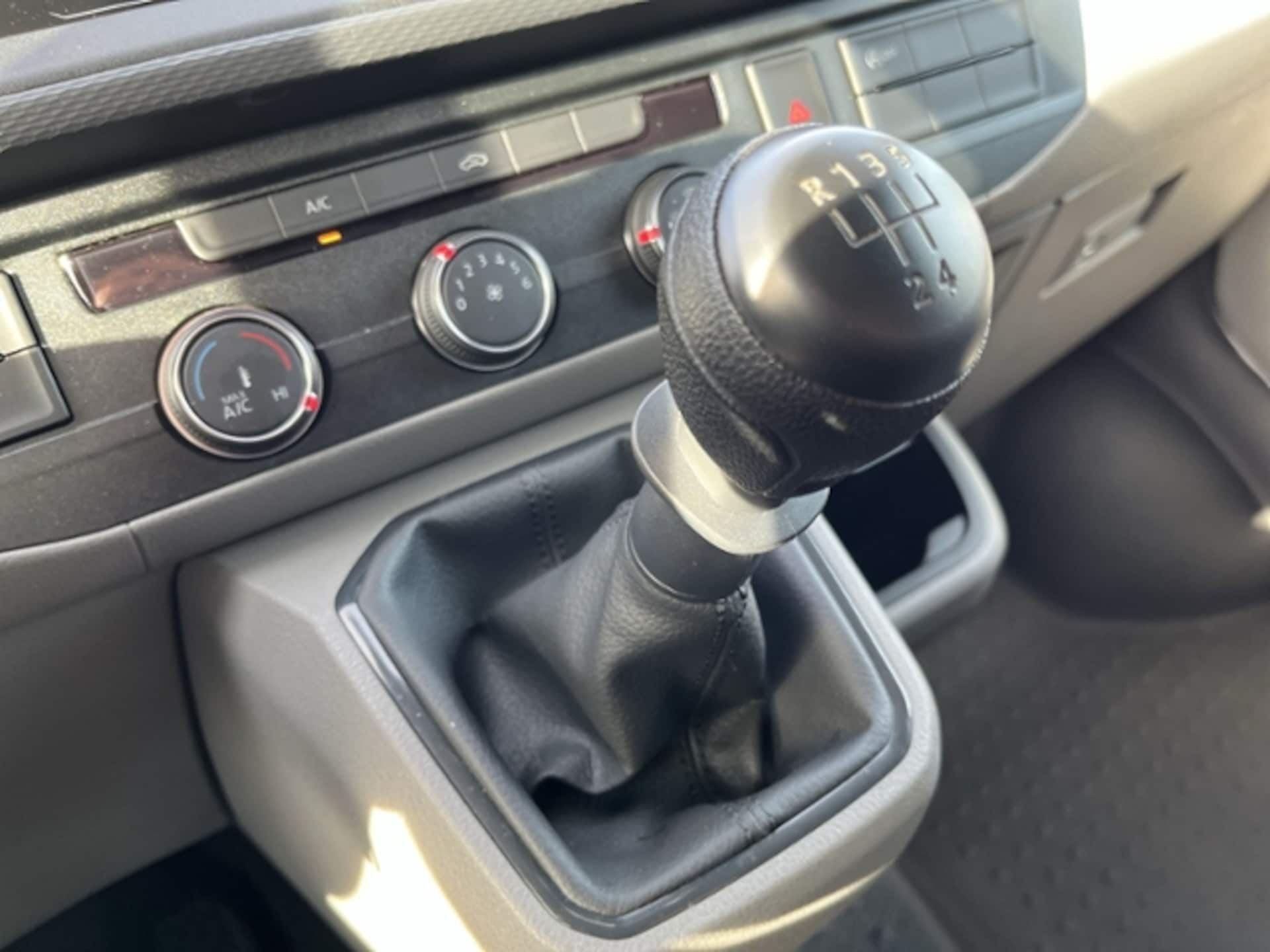 Volkswagen T6.1 Transporter Kasten langer Radstand