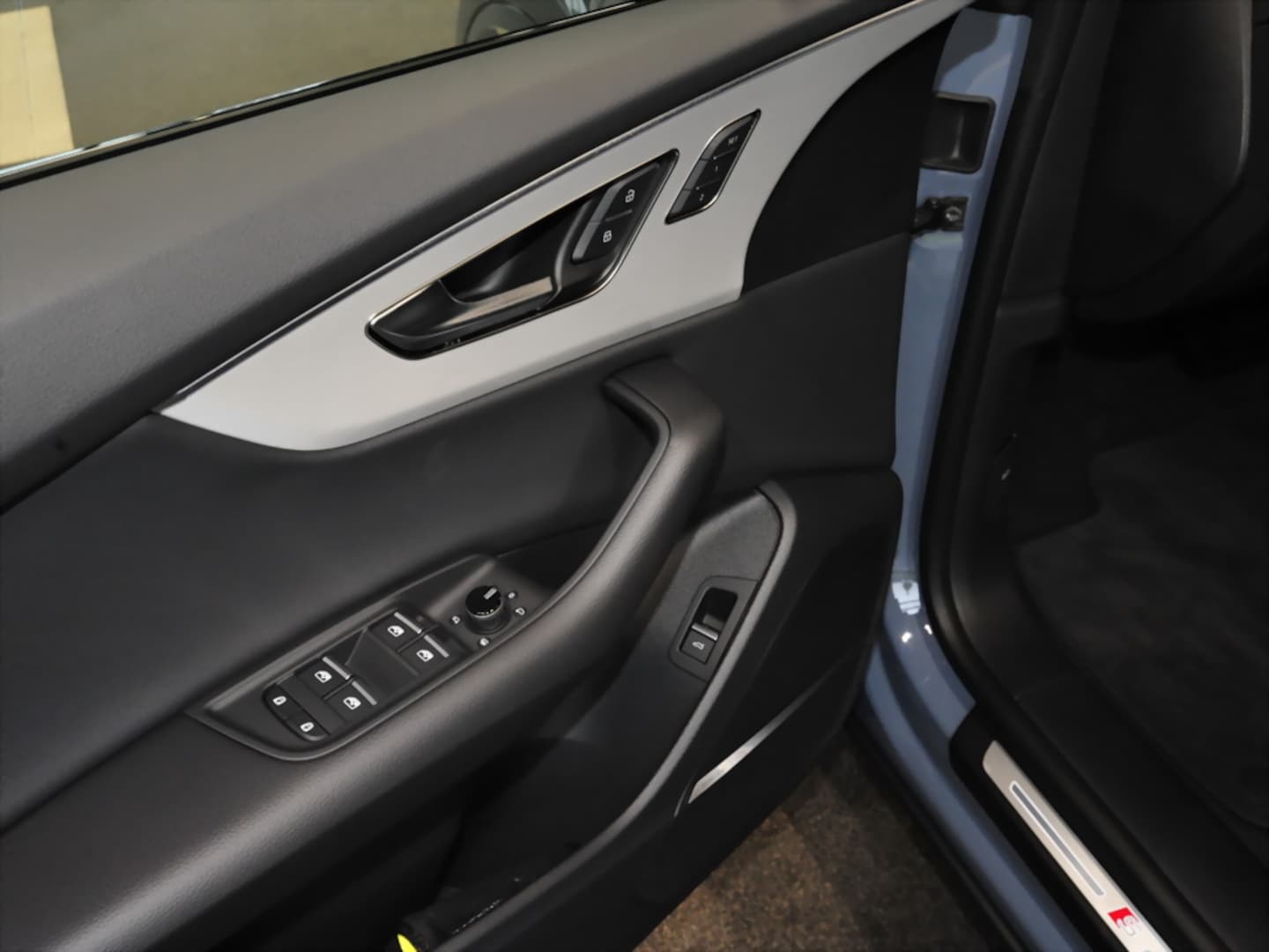 Bild über Audi Q8 SUV S line business TDI quattro 210 kW tiptronic - für weitere Informationen kontaktieren Sie den Audi Partner