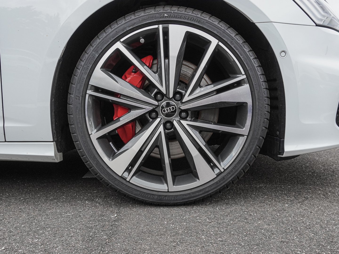 Bild über Audi A6 Avant TFSI e S line 55 TFSI e quattro S tronic - für weitere Informationen kontaktieren Sie den Audi Partner