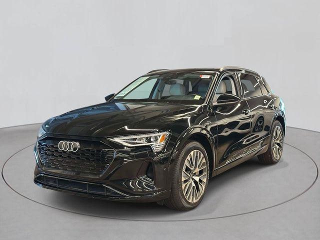 Photo of 2024 Audi Q8 e-tron 