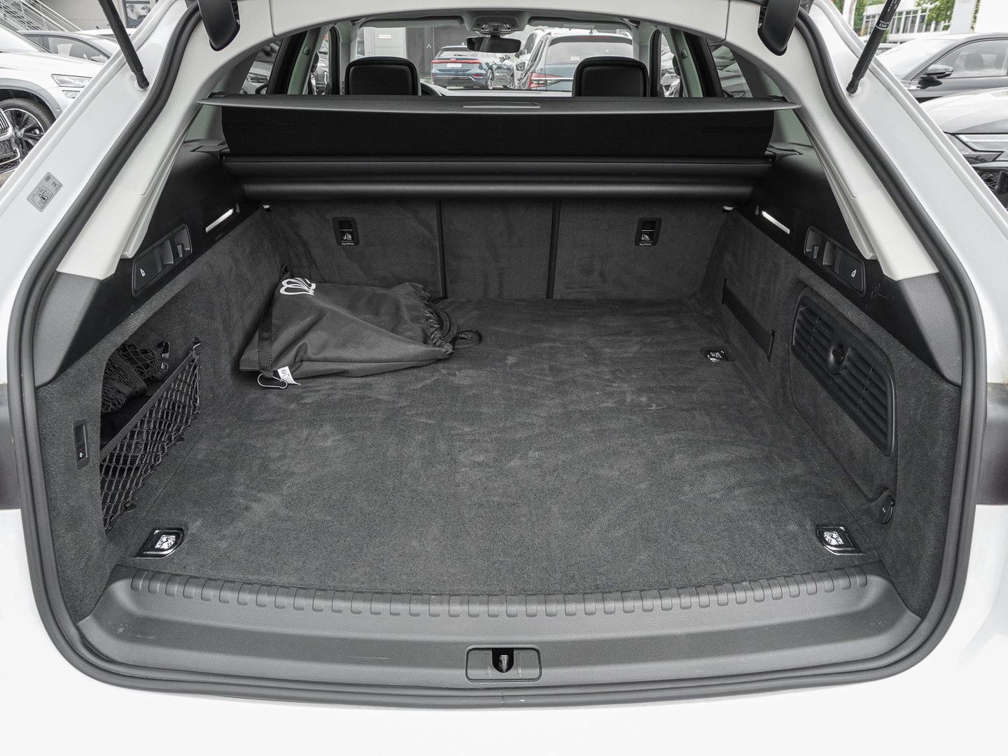 Bild über Audi A6 Avant TFSI e S line 55 TFSI e quattro S tronic - für weitere Informationen kontaktieren Sie den Audi Partner