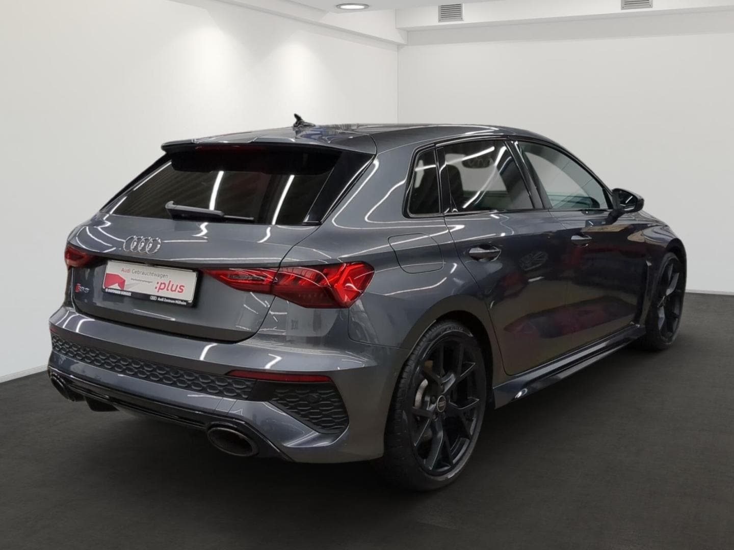 Bild über Audi RS 3 Sportback TFSI quattro S tronic - für weitere Informationen kontaktieren Sie den Audi Partner