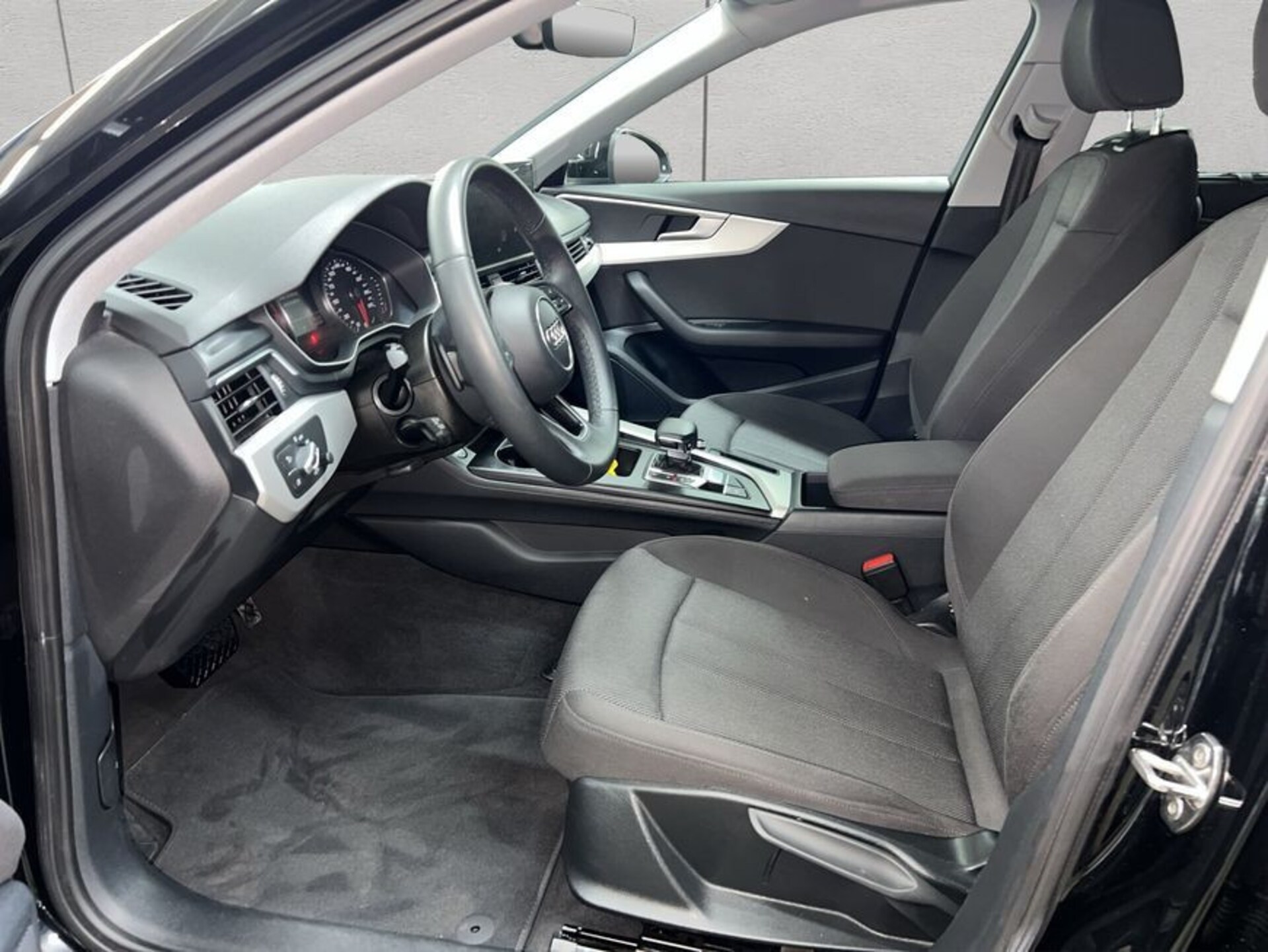 Audi A4 Avant S line