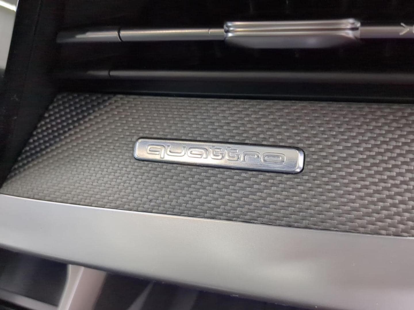 Bild über Audi RS 3 Sportback TFSI quattro S tronic - für weitere Informationen kontaktieren Sie den Audi Partner