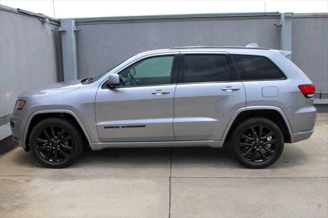 Used 2017 Jeep Grand Cherokee Altitude with VIN 1C4RJFAG3HC769265 for sale in Sugar Land, TX