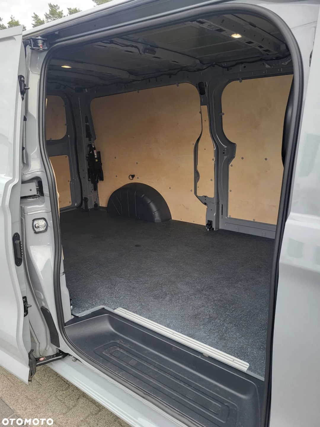 Volkswagen Transporter Furgon długi rozstaw osi