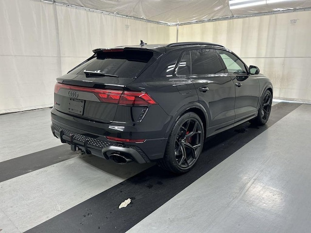 2025 Audi RS Q8 SUV performance
