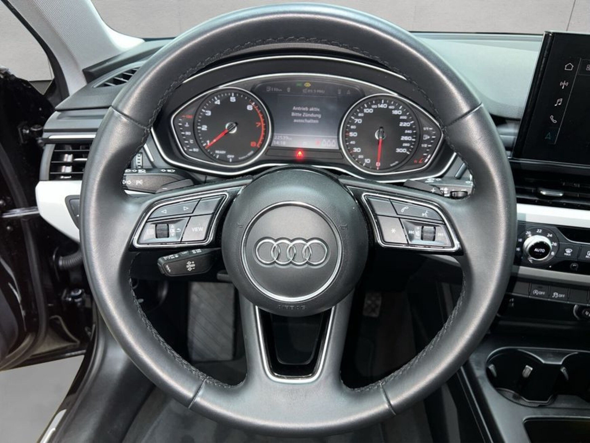 Audi A4 Avant S line