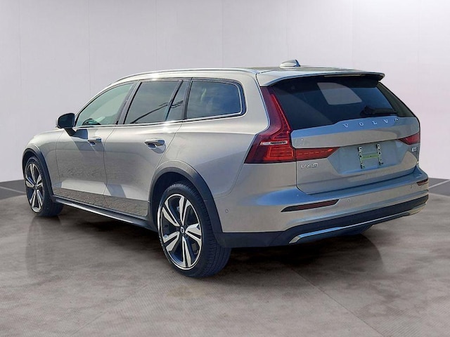 2025 Volvo V60 Cross Country