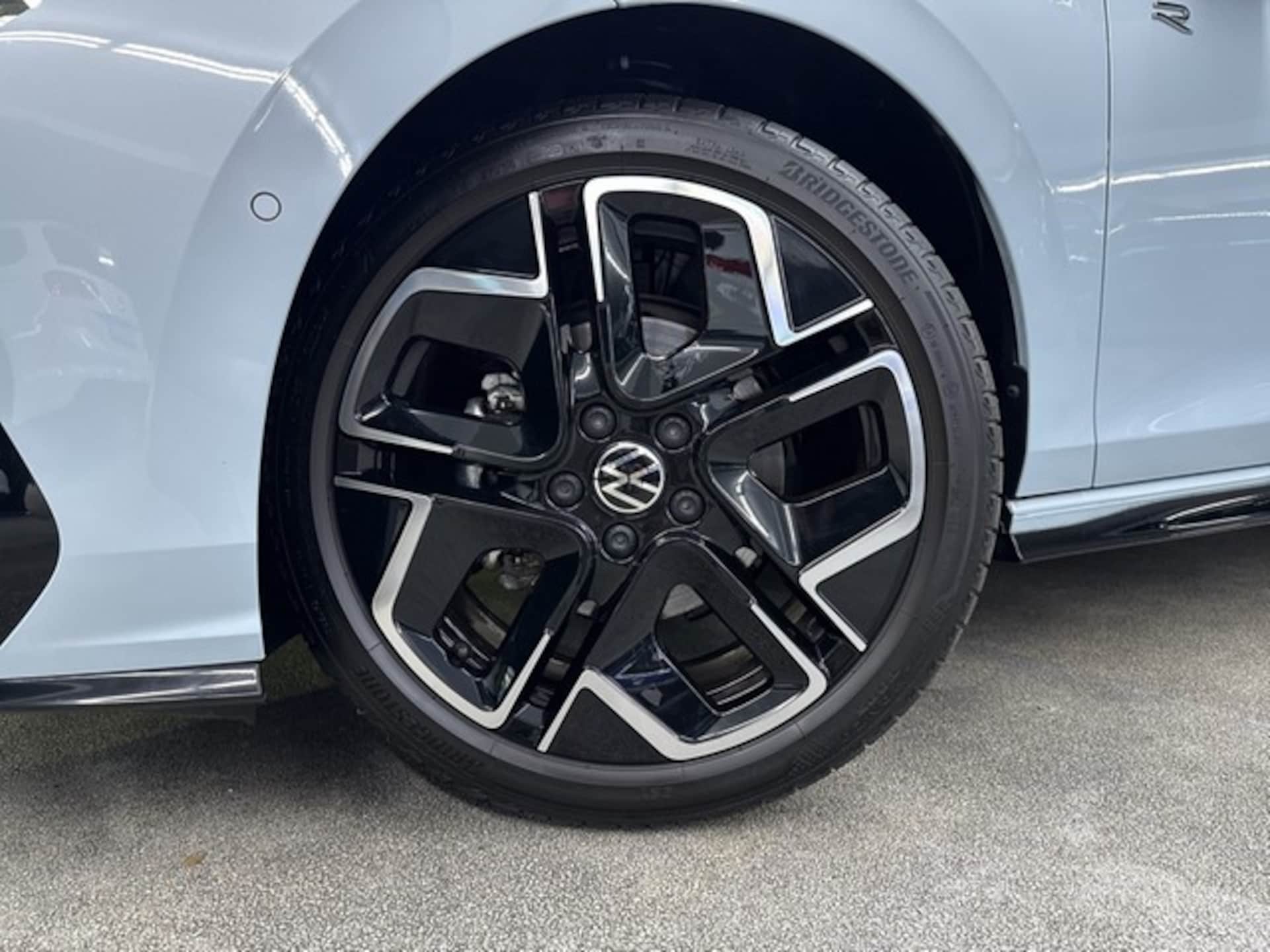 Volkswagen Golf R-Line