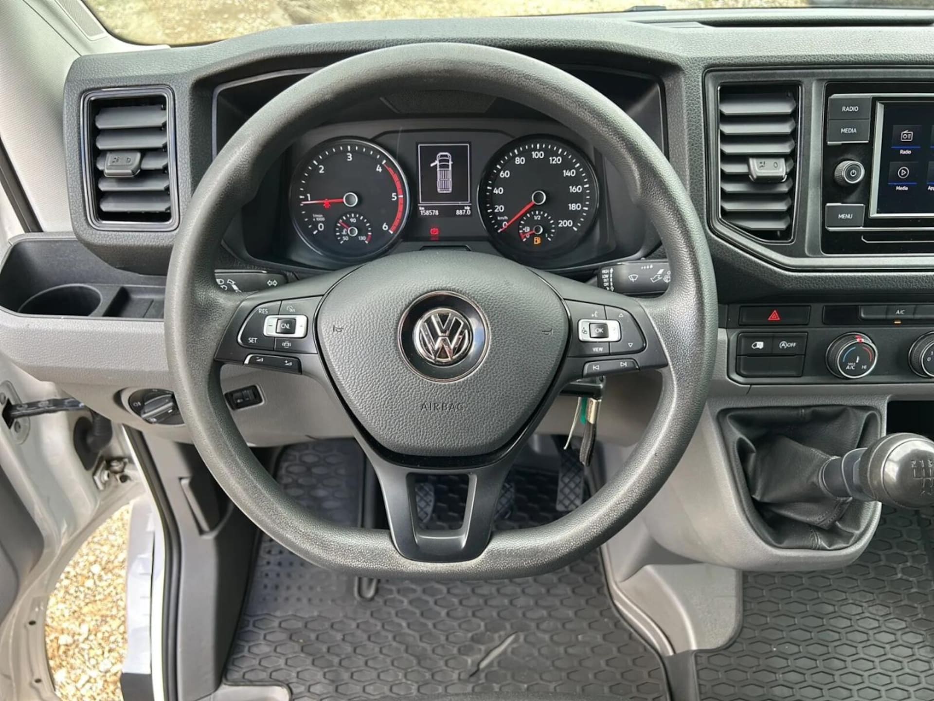 Volkswagen Crafter Furgon średni rozstaw osi