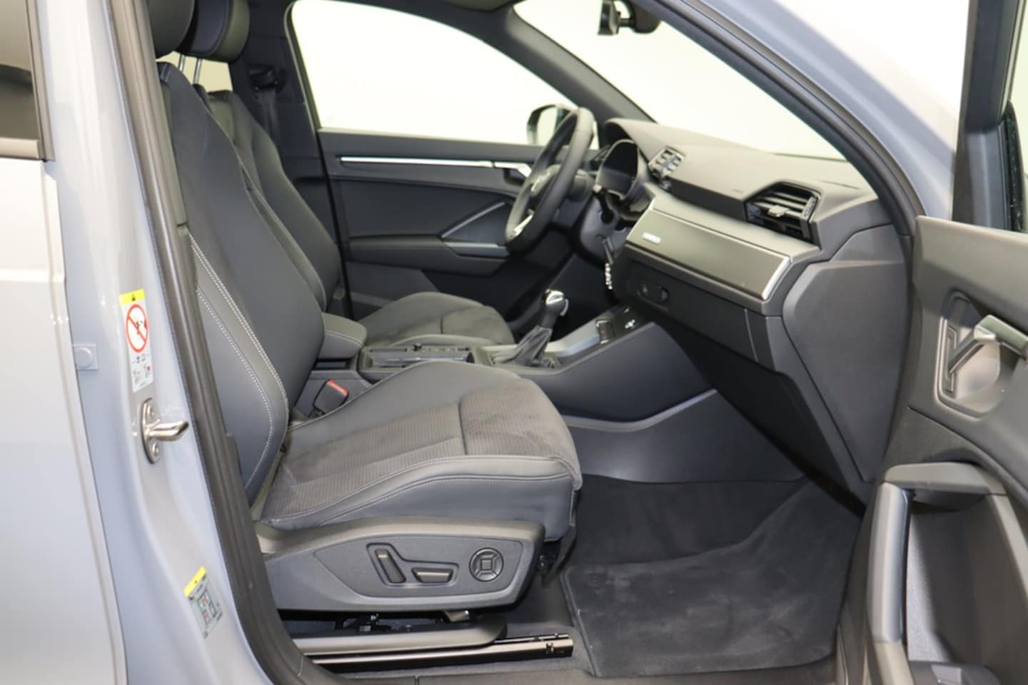 Bild über Audi Q3 S line 40 TDI quattro S tronic - für weitere Informationen kontaktieren Sie den Audi Partner