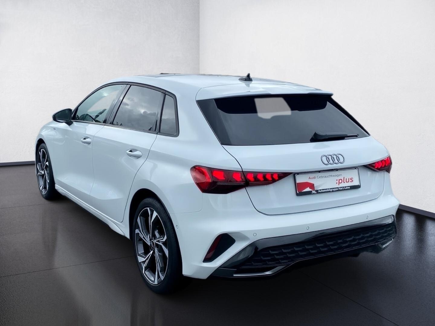 Bild über Audi A3 Sportback S line 30 TFSI S tronic - für weitere Informationen kontaktieren Sie den Audi Partner