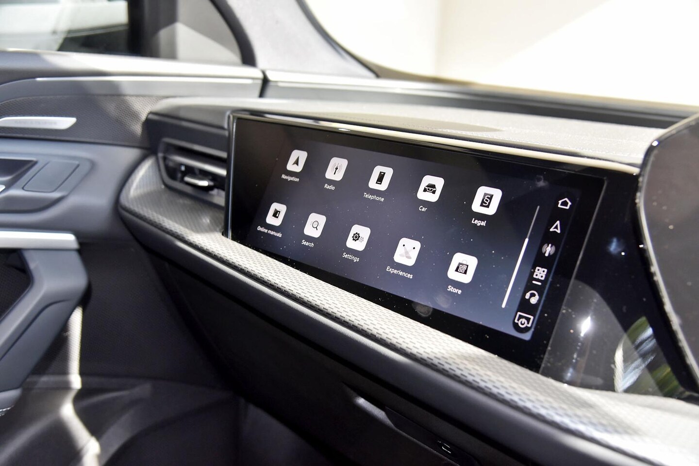 Image about Audi Q5 SUV e-hybrid quattro S tronic