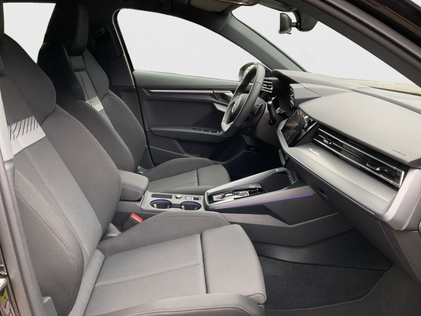 Bild über Audi A3 allstreet 35 TDI S tronic - für weitere Informationen kontaktieren Sie den Audi Partner